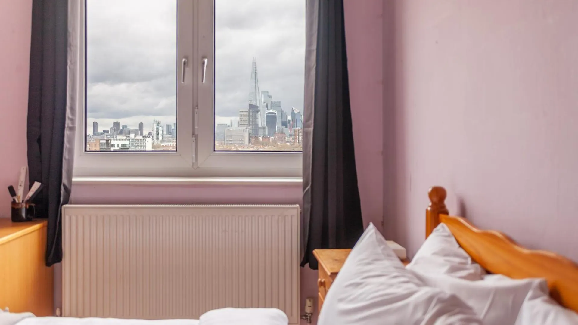 Penthouse 1Br Flat Wbalcony & City View, Walworth London Apartment