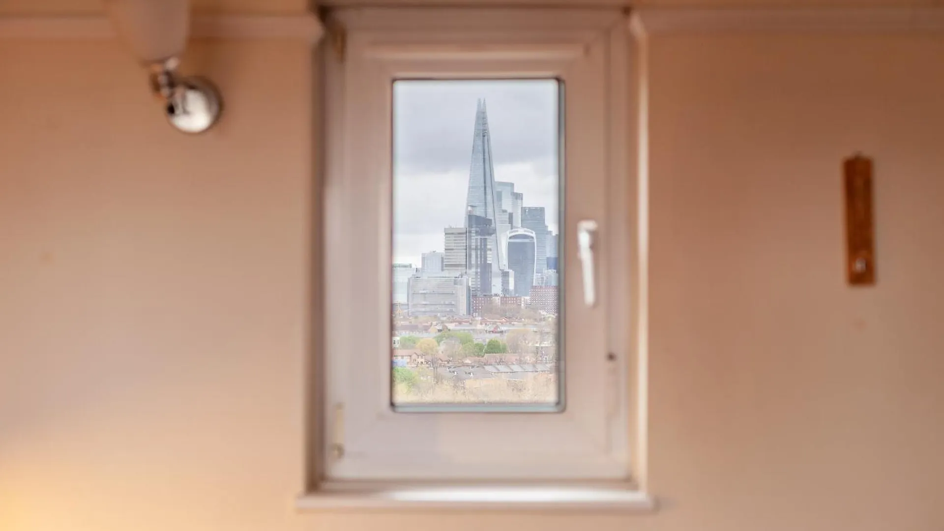 Daire Penthouse 1Br Flat Wbalcony & City View, Walworth Londra Birleşik Krallık