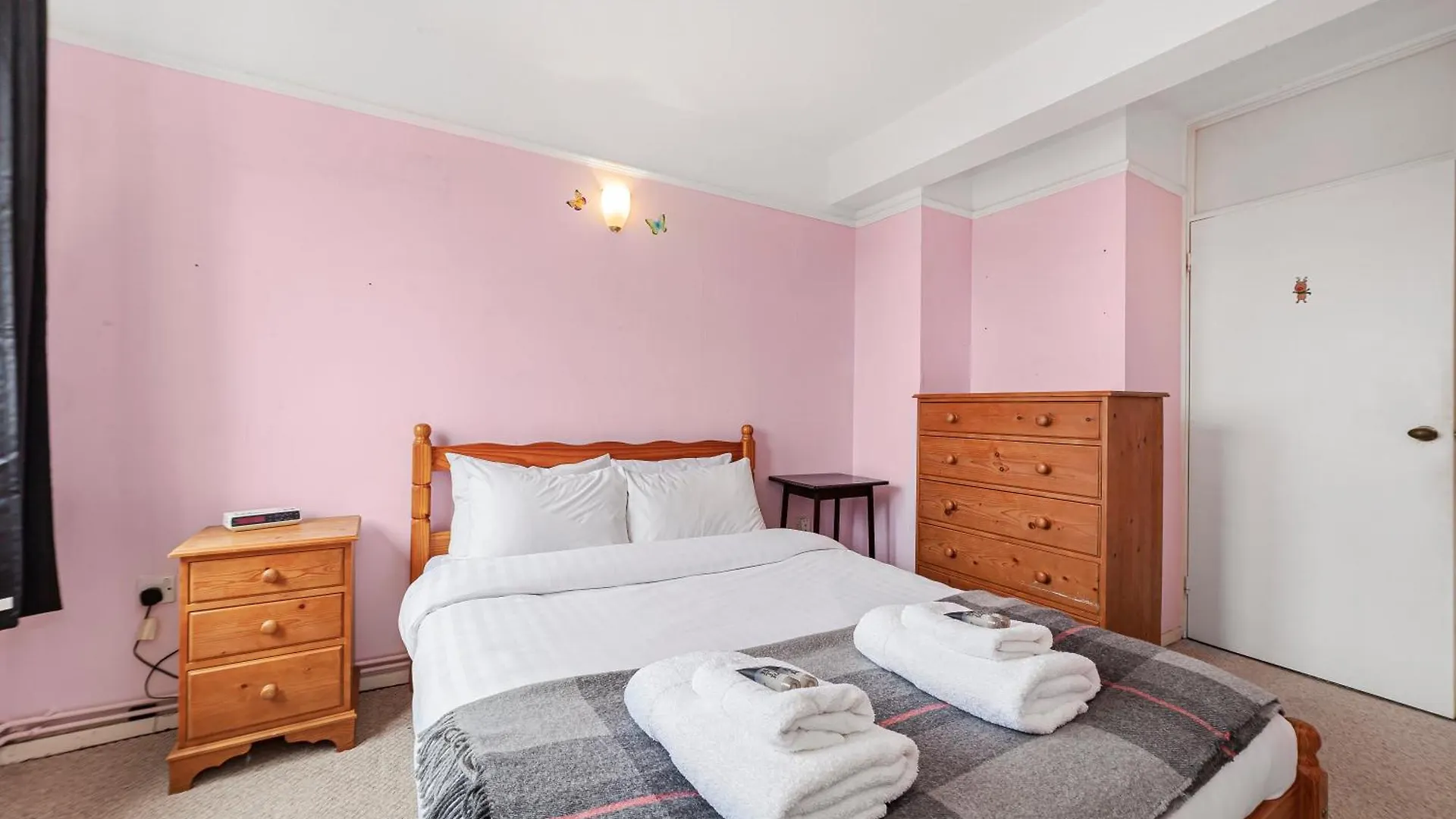 Penthouse 1Br Flat Wbalcony & City View, Walworth Londra