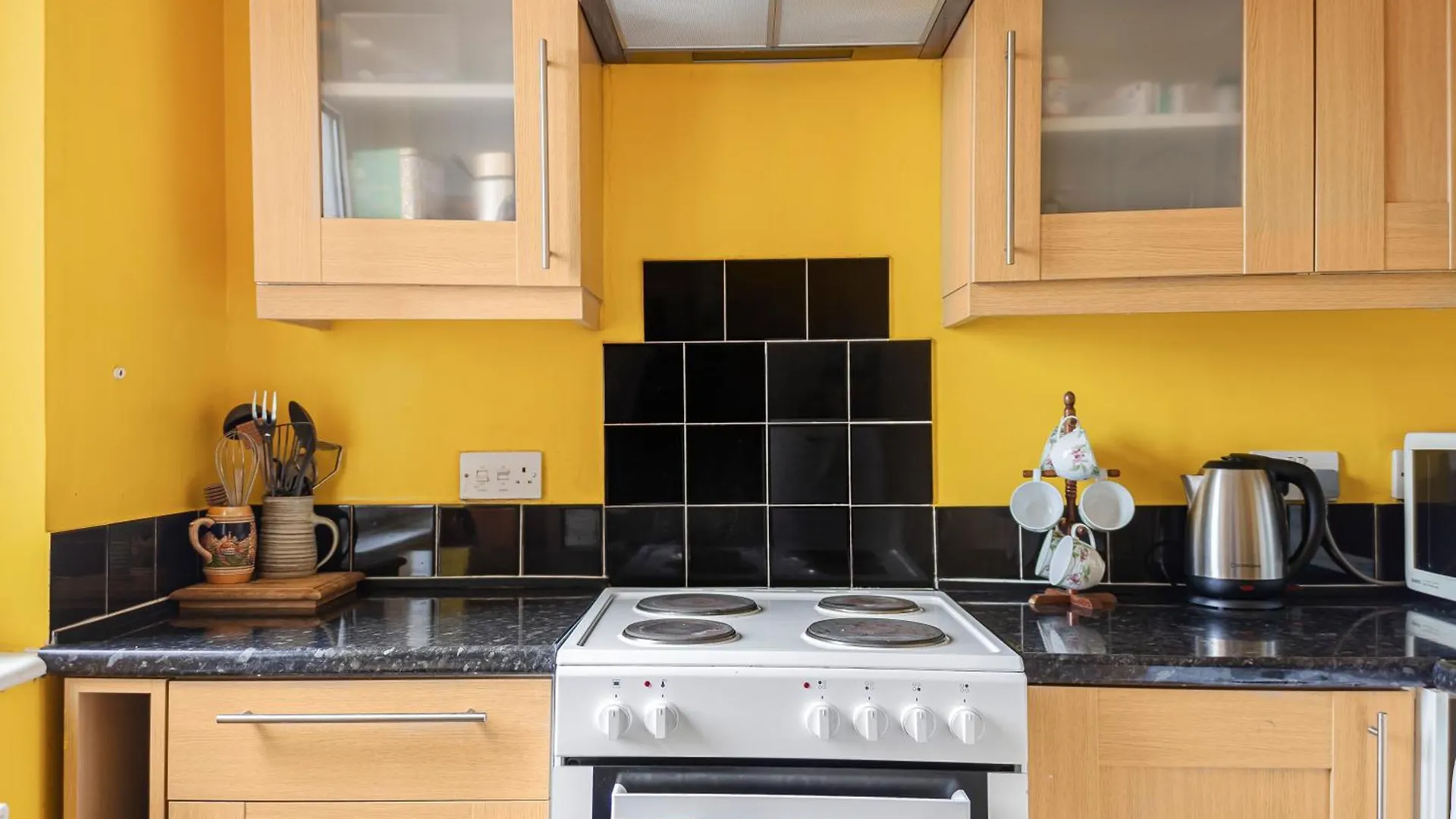Daire Penthouse 1Br Flat Wbalcony & City View, Walworth Londra