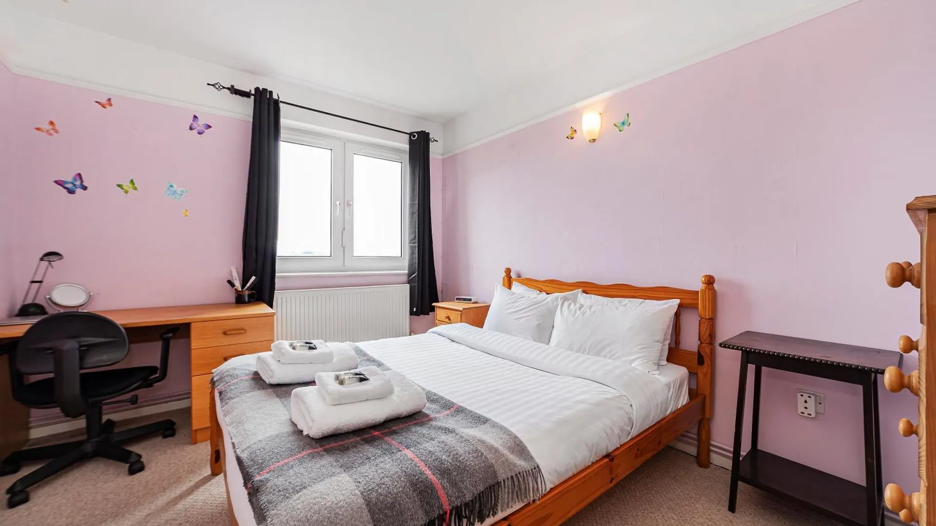 Penthouse 1Br Flat Wbalcony & City View, Walworth London Apartment